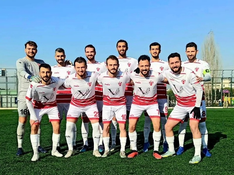  Lider Alanyurtspor kazanmaya devam ediyor